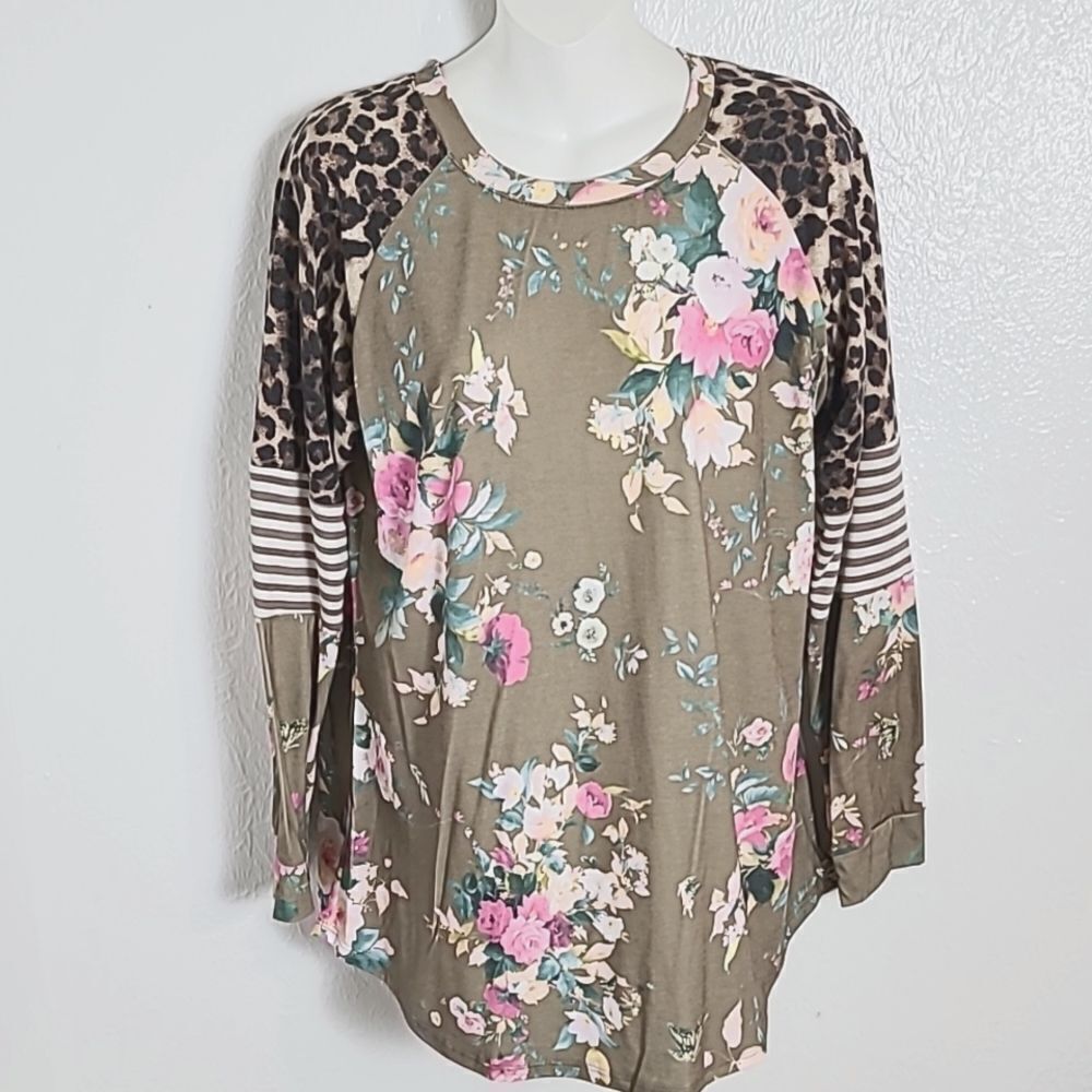 Avery Apparel Co. Longsleeve T-Shirt, Leopard Print, Floral,& Stripes, Sz Medium